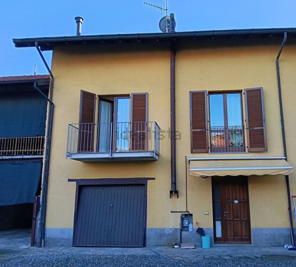appartamento in vendita a Gavirate