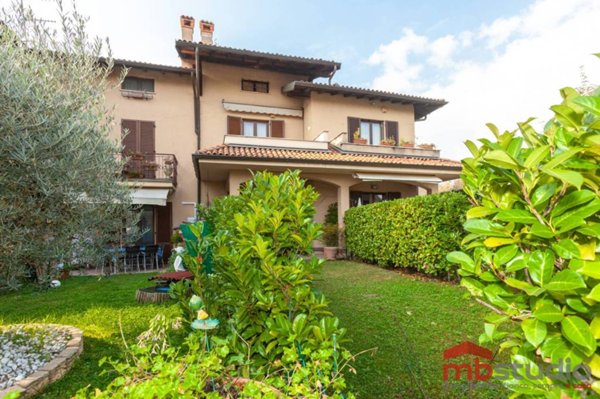 casa indipendente in vendita a Gavirate