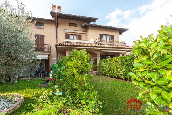 casa indipendente in vendita a Gavirate