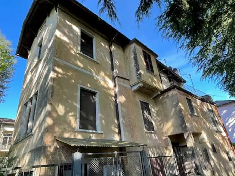 casa indipendente in vendita a Gavirate