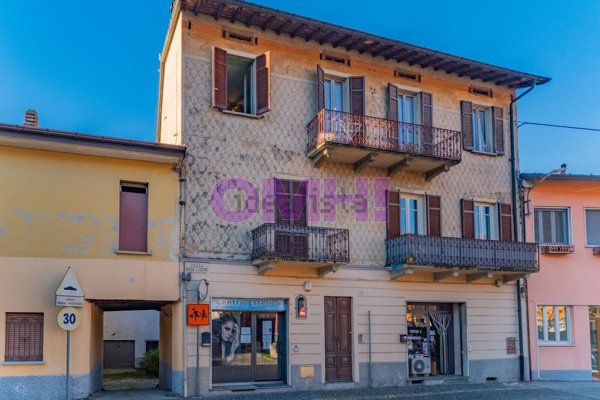 appartamento in vendita a Gavirate
