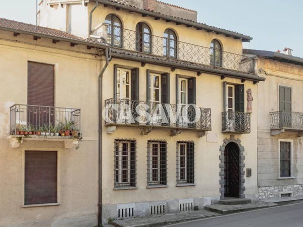 casa indipendente in vendita a Gavirate