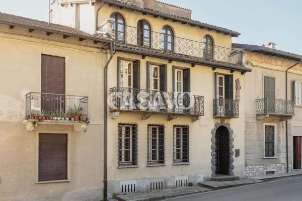 casa indipendente in vendita a Gavirate