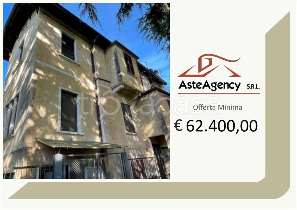 casa indipendente in vendita a Gavirate