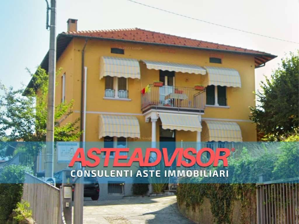 casa indipendente in vendita a Gavirate
