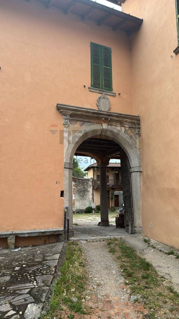 casa indipendente in vendita a Gavirate