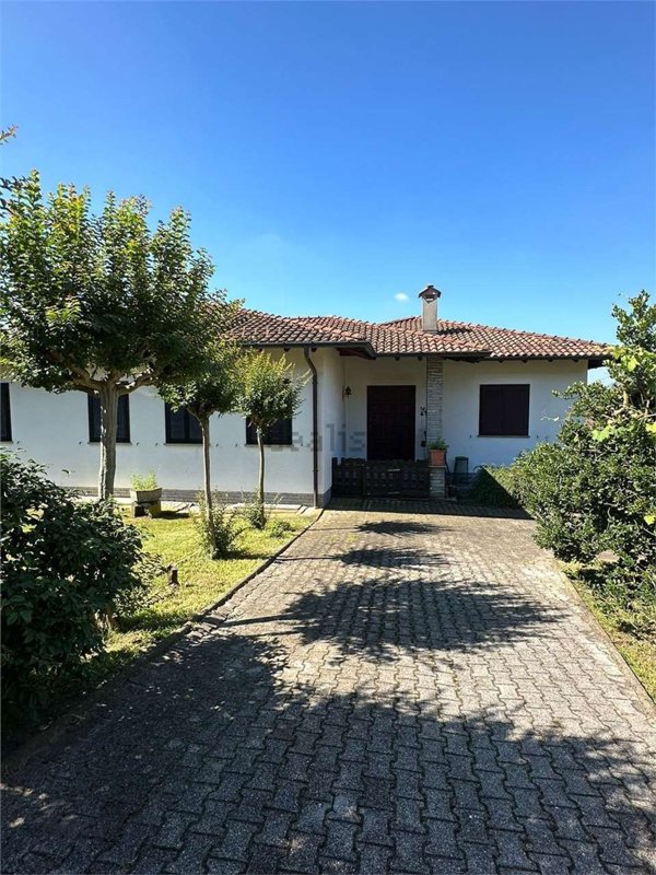 casa indipendente in vendita a Gavirate