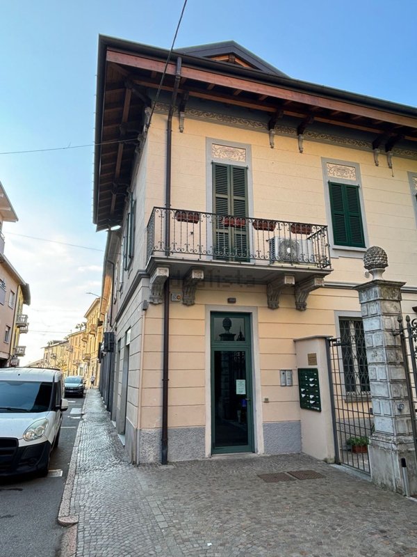 appartamento in vendita a Gavirate