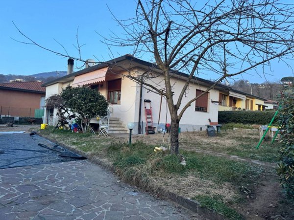casa indipendente in vendita a Gavirate