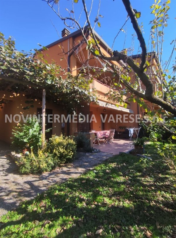 casa indipendente in vendita a Gavirate