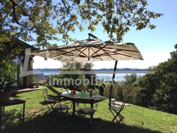 casa indipendente in vendita a Gavirate