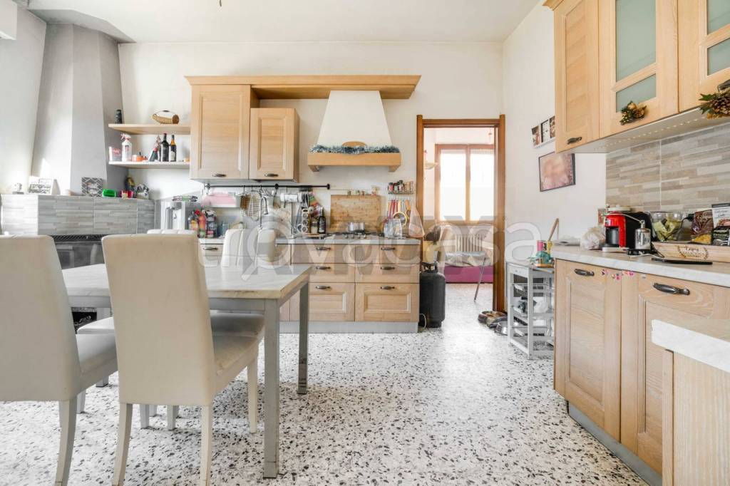 casa indipendente in vendita a Gavirate