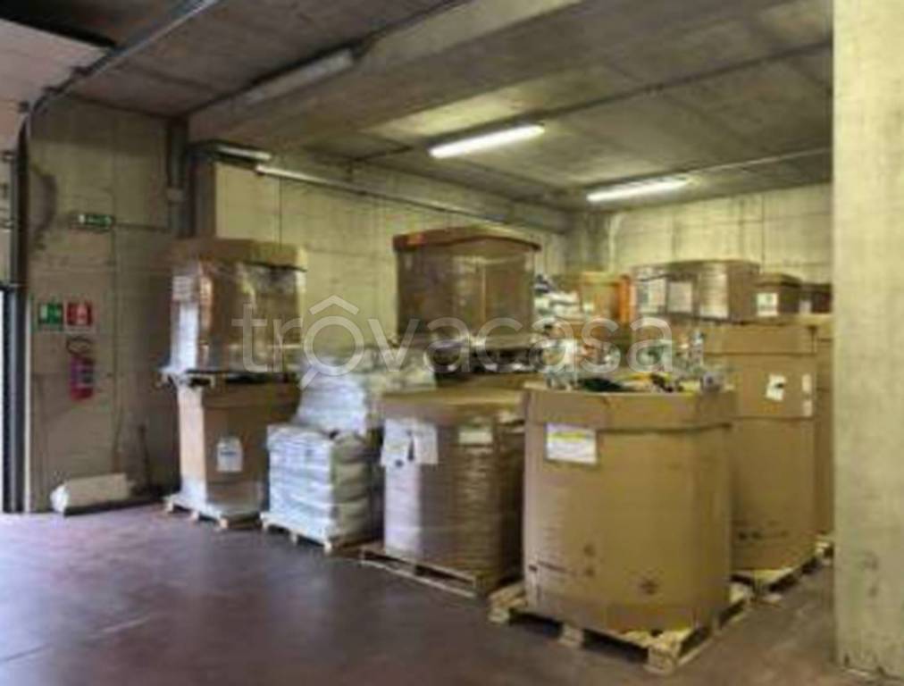 locale commerciale in vendita a Gavirate