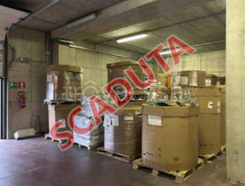 locale commerciale in vendita a Gavirate