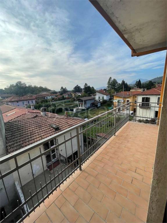 appartamento in vendita a Gavirate