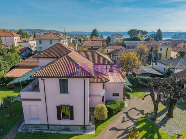 casa indipendente in vendita a Gavirate