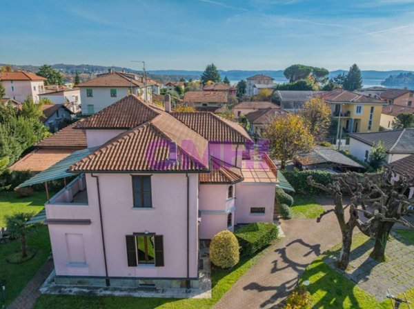 casa indipendente in vendita a Gavirate