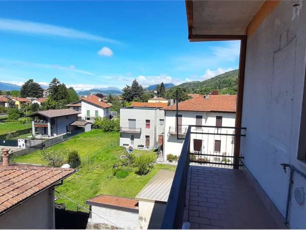 appartamento in vendita a Gavirate