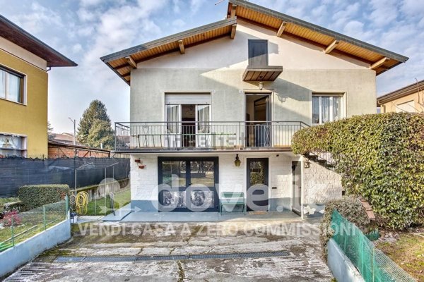 casa indipendente in vendita a Gavirate