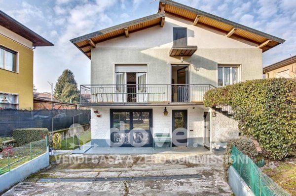 casa indipendente in vendita a Gavirate