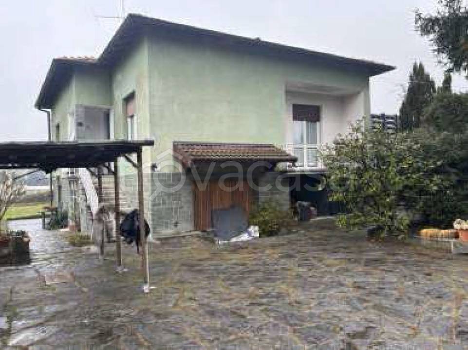 casa indipendente in vendita a Gavirate