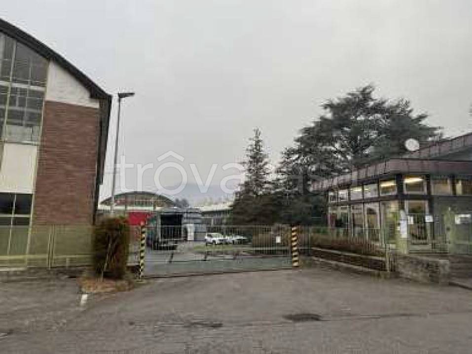 locale commerciale in vendita a Gavirate