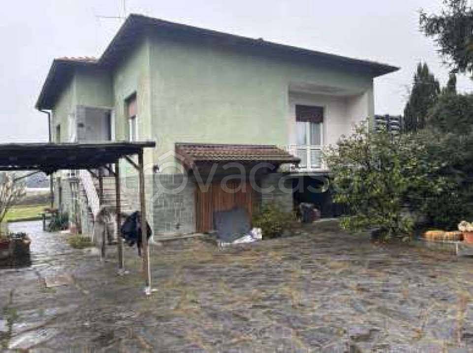 casa indipendente in vendita a Gavirate