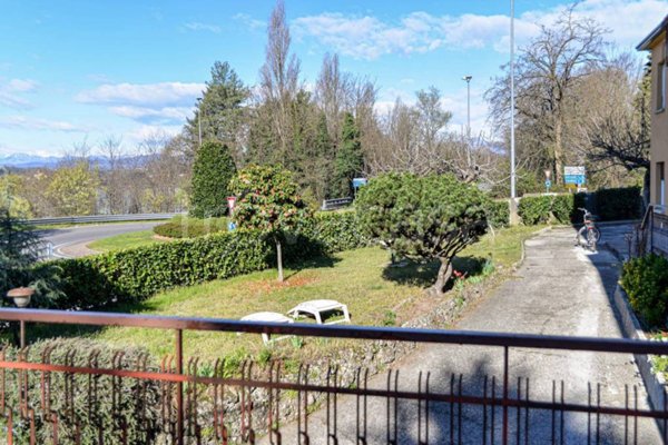 appartamento in vendita a Gavirate