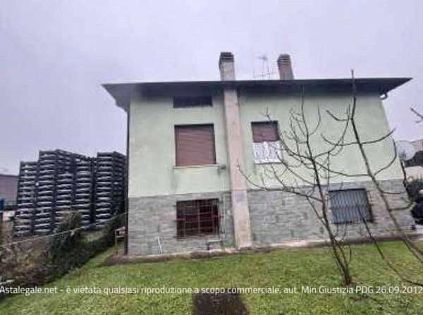 casa indipendente in vendita a Gavirate