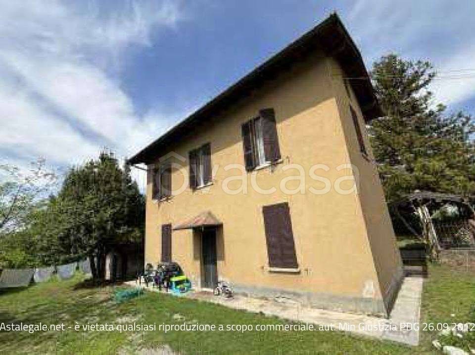 casa indipendente in vendita a Gavirate