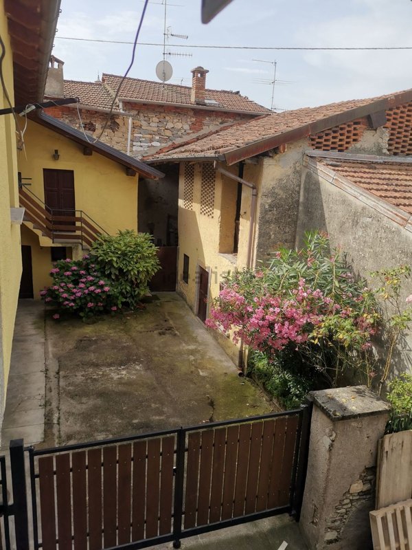 appartamento in vendita a Gavirate