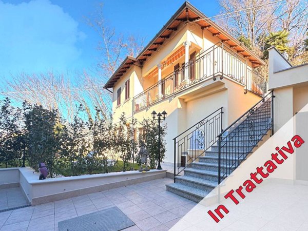 casa indipendente in vendita a Gavirate
