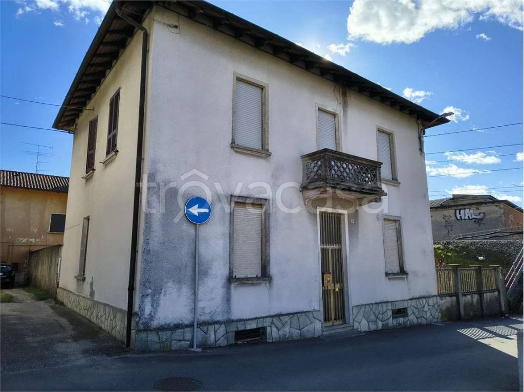 casa indipendente in vendita a Gavirate