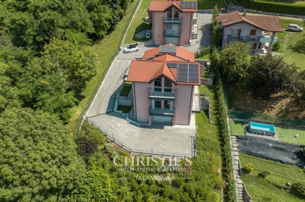 casa indipendente in vendita a Gavirate