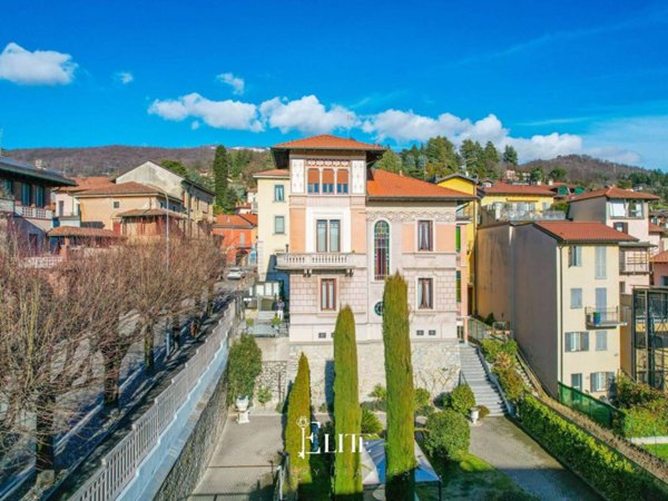 casa indipendente in vendita a Gavirate