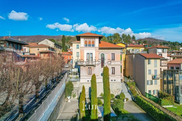 casa indipendente in vendita a Gavirate