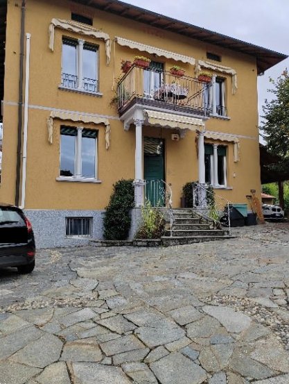 casa indipendente in vendita a Gavirate