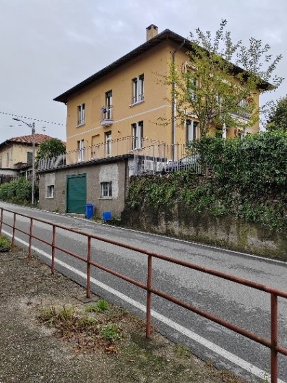 casa indipendente in vendita a Gavirate