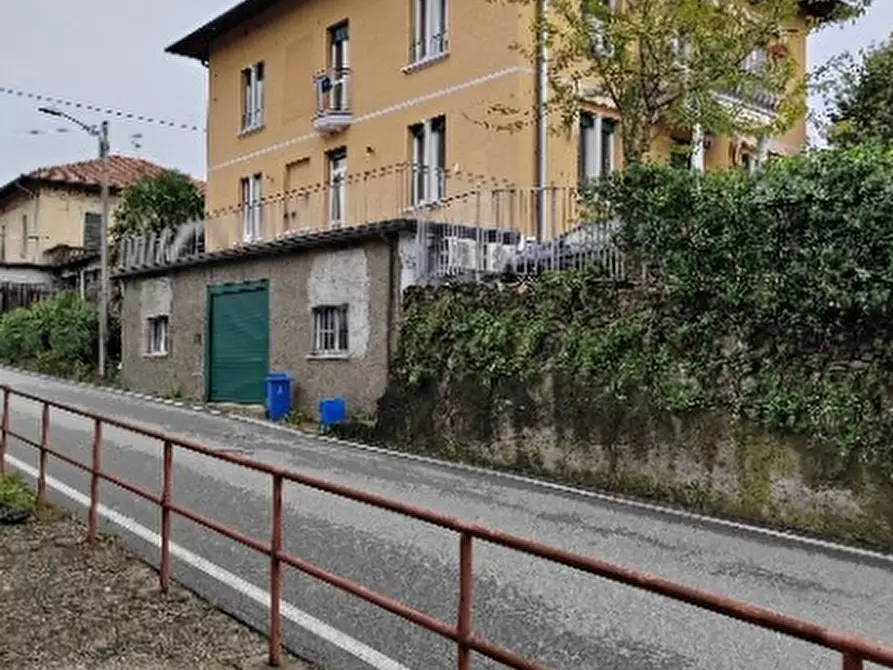 casa indipendente in vendita a Gavirate