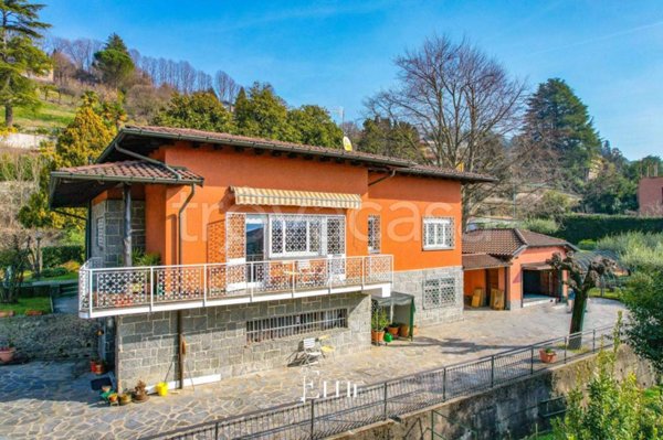 casa indipendente in vendita a Gavirate