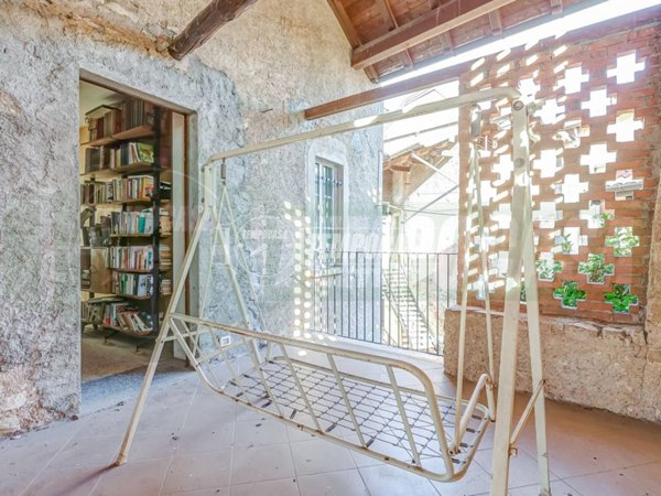casa indipendente in vendita a Gavirate