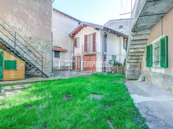 appartamento in vendita a Gavirate