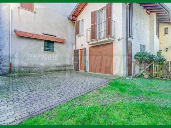 appartamento in vendita a Gavirate