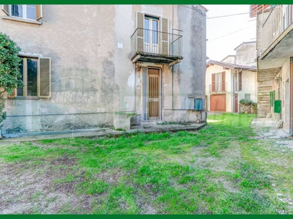 appartamento in vendita a Gavirate