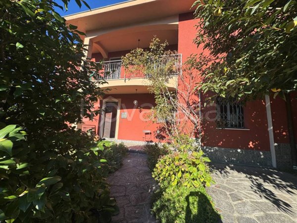 casa indipendente in vendita a Gavirate