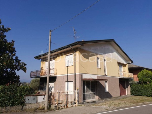 casa indipendente in vendita a Gavirate
