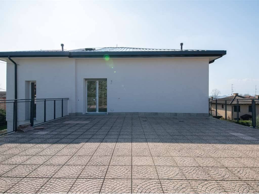 appartamento in vendita a Gavirate in zona Voltorre