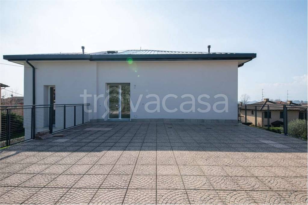 appartamento in vendita a Gavirate in zona Voltorre