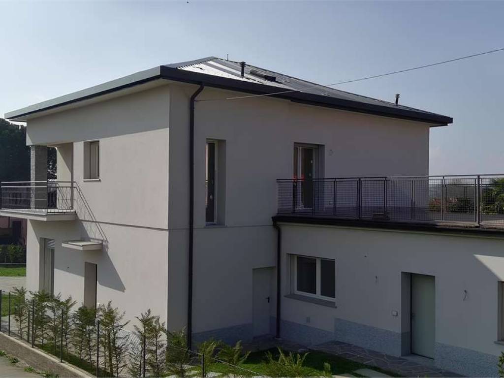 appartamento in vendita a Gavirate in zona Voltorre