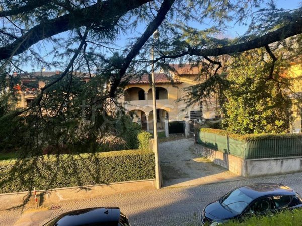 casa indipendente in vendita a Gavirate